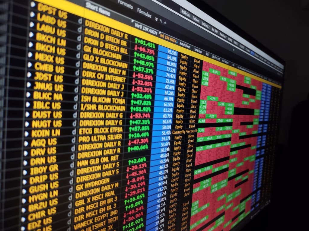 Fondos de Inversión vs. ETFs: ¿Cuál es el mejor vehículo para tu capital en 2026?